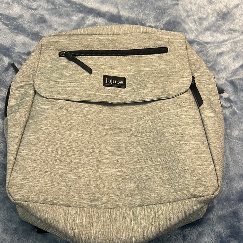 Ju-Ju-Be 4 in 1 core convertible diaper bag in glacier gray
